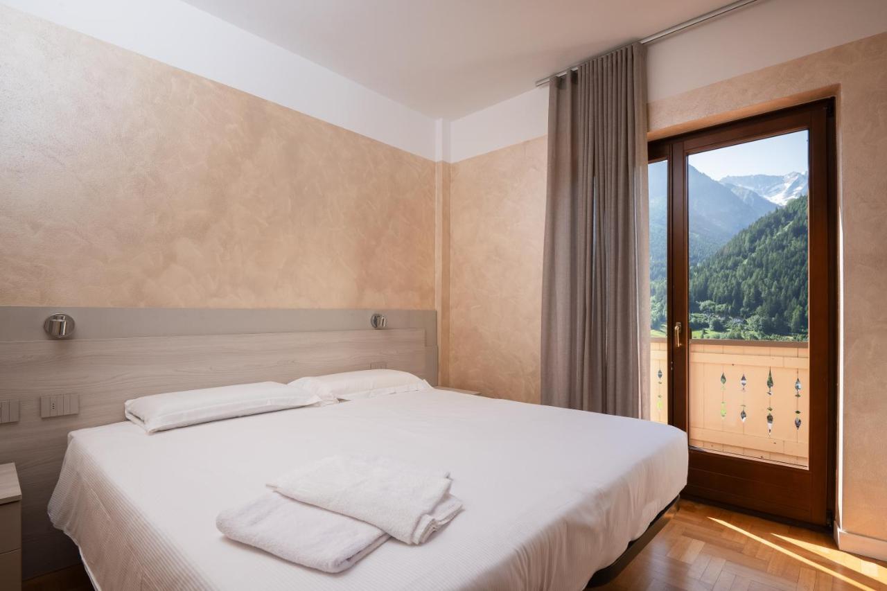 Hotel Vezza Alpine Lodge & Spa Vezza dʼOglio エクステリア 写真
